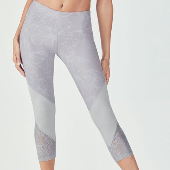 Fabletics | Brogan Powerhold Floral Lace Capri - Picture 2 of 11